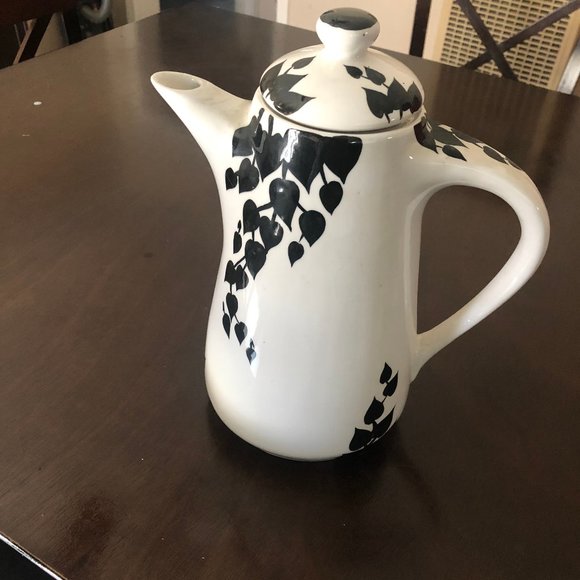 Evandale Black & White Pitcher, Signed by Wynne Noble. - Picture 2 of 3